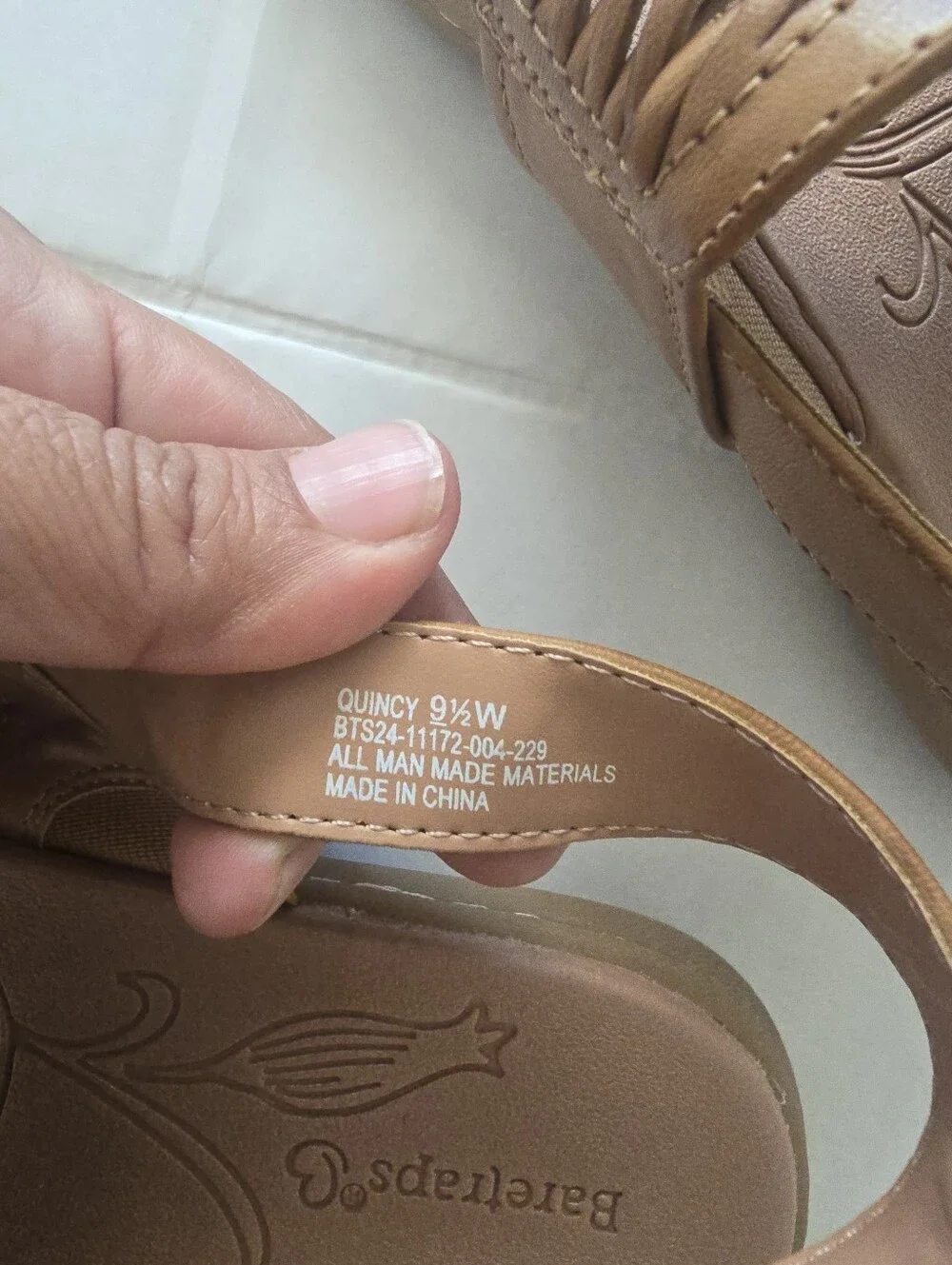 Baretraps Quincy Thong Sandals Size 9.5 Wide In Caramel Color - Picture 7 of 8